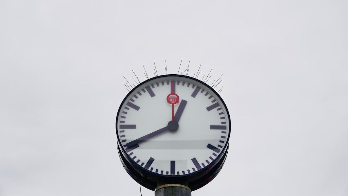 black and white round analog wall clock